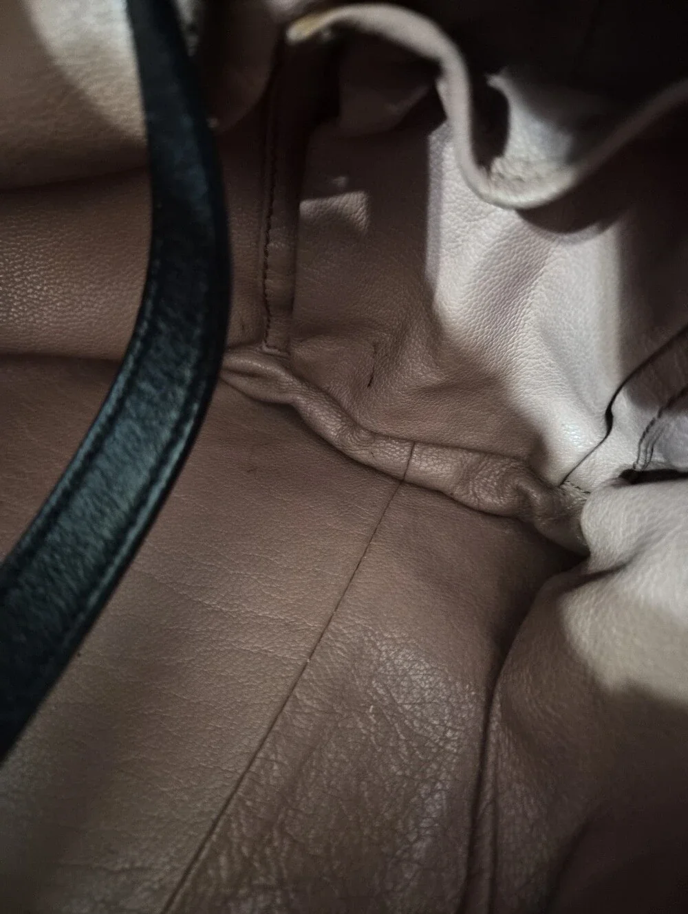 Prada - Picture 3 of 16
